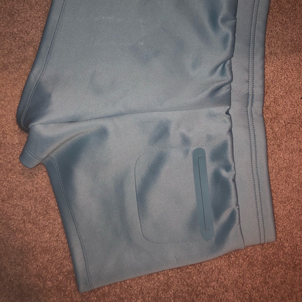 Fabletics Shorts - Picture 2 of 3
